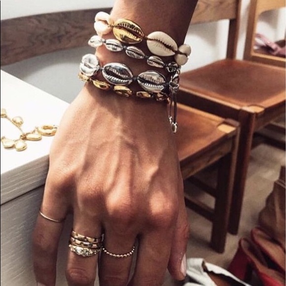 Free People Jewelry - Gold Cowrie Shell Bracelet